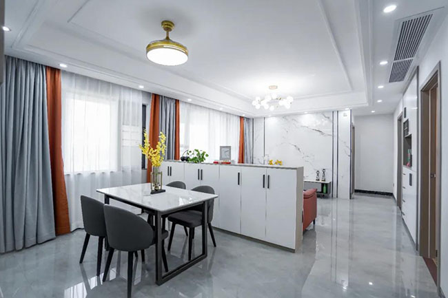 112㎡現代簡約，巧用配色締造環境格調，實用軟裝也能讓家庭美輪美奐